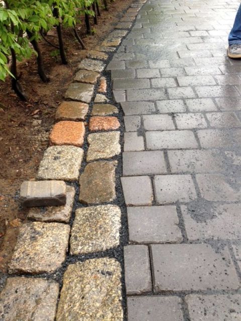 BAU.DE / BAU-Forum: 1. Bild zu Frage "Pflasterarbeiten: &Uuml;bergang Naturstein => Betonpflaster fachgerecht?" im BAU-Forum "Tiefbau und Spezialtiefbau"