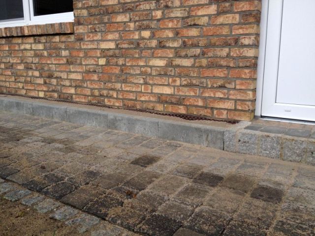 BAU.DE / BAU-Forum: 4. Bild zu Frage "Pflasterarbeiten: Auffahrt und Kiesumrandung" im BAU-Forum "Tiefbau und Spezialtiefbau"