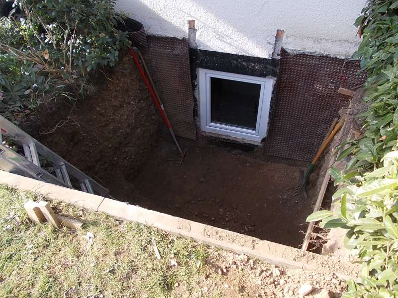 BAU.DE / BAU-Forum: 2. Bild zu Frage "17,5 cm Schalungssteine für 1,8 m hohe hinterfüllte Gartenmauer ausreichend?" im BAU-Forum "Tiefbau und Spezialtiefbau" BAU.DE / BAU-Forum: 2. Bild zu Frage "17,5 cm Schalungssteine für 1,8 m hohe hinterfüllte Gartenmauer ausreichend?" im BAU-Forum "Tiefbau und Spezialtiefbau"