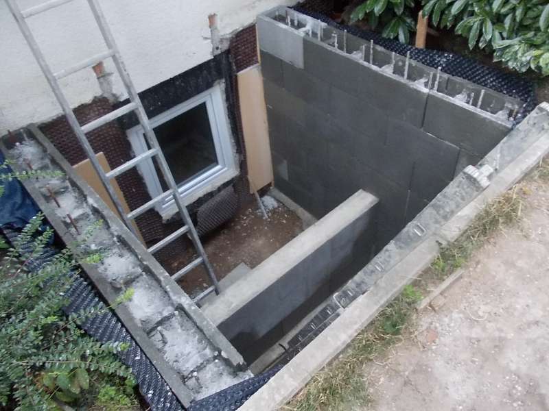 BAU.DE / BAU-Forum: 1. Bild zu Antwort "Aktueller Stand" auf die Frage "Schalungssteine für Gartenmauer: 17,5 cm bei 1,8m Höhe ausreichend? Kosten & Statik" im BAU-Forum "Tiefbau und Spezialtiefbau" BAU.DE / BAU-Forum: 1. Bild zu Antwort "Aktueller Stand" auf die Frage "Schalungssteine für Gartenmauer: 17,5 cm bei 1,8m Höhe ausreichend? Kosten & Statik" im BAU-Forum "Tiefbau und Spezialtiefbau"