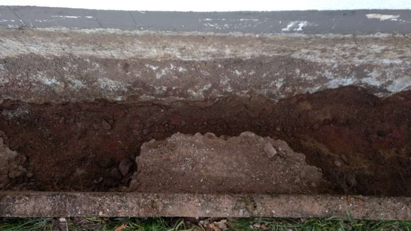 BAU.DE / BAU-Forum: 2. Bild zu Frage "Sanierung ab Bodenplatte und Sockel Hang-Untergeschoss" im BAU-Forum "Tiefbau und Spezialtiefbau" BAU.DE / BAU-Forum: 2. Bild zu Frage "Sanierung ab Bodenplatte und Sockel Hang-Untergeschoss" im BAU-Forum "Tiefbau und Spezialtiefbau"