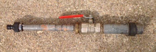 BAU.DE / BAU-Forum: 1. Bild zu Antwort "Abflussleitung reinigen: Druckluft-Werkzeug im Einsatz" auf die Frage "Wasser im Revisionsschacht: Ursachen für Rückstau im Waschbecken & Rohre prüfen" im BAU-Forum "Tiefbau und Spezialtiefbau" BAU.DE / BAU-Forum: 1. Bild zu Antwort "Abflussleitung reinigen: Druckluft-Werkzeug im Einsatz" auf die Frage "Wasser im Revisionsschacht: Ursachen für Rückstau im Waschbecken & Rohre prüfen" im BAU-Forum "Tiefbau und Spezialtiefbau"