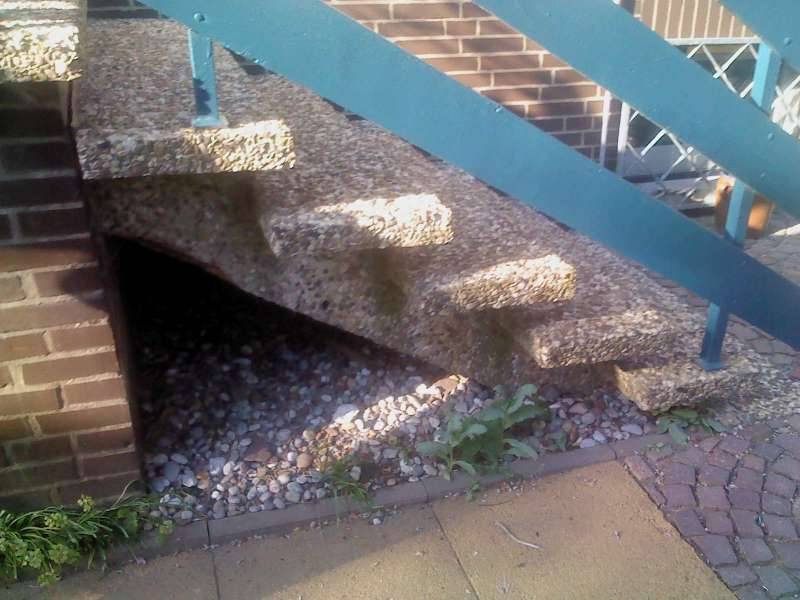 BAU.DE / BAU-Forum: 4. Bild zu Frage "Treppe die absackt sanieren" im BAU-Forum "Treppen, Rampen, Leitern"