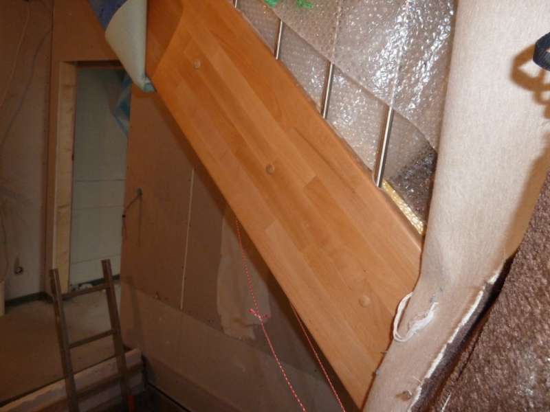 BAU.DE / BAU-Forum: 2. Bild zu Frage "markante Abweichung der Buche Optik (Treppe Keilgezinkt)" im BAU-Forum "Treppen, Rampen, Leitern"