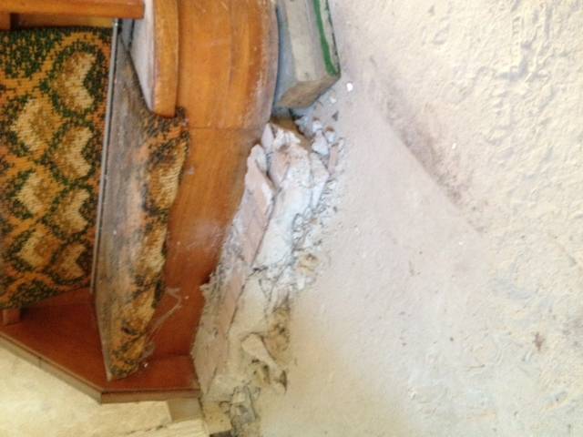 BAU.DE / BAU-Forum: 1. Bild zu Antwort "Hallo, hier noch ein paar Bilder..." auf die Frage "Holztreppe im Altbau: Estrich entfernt &ndash; Was tun? Abst&uuml;tzung, Statik & Unterbau-L&ouml;sungen" im BAU-Forum "Treppen, Rampen, Leitern"