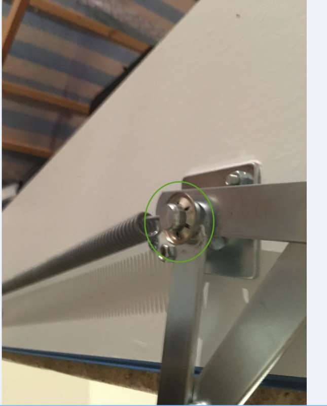 BAU.DE / BAU-Forum: 1. Bild zu Frage "Komische Abdeckung" im BAU-Forum "Treppen, Rampen, Leitern"