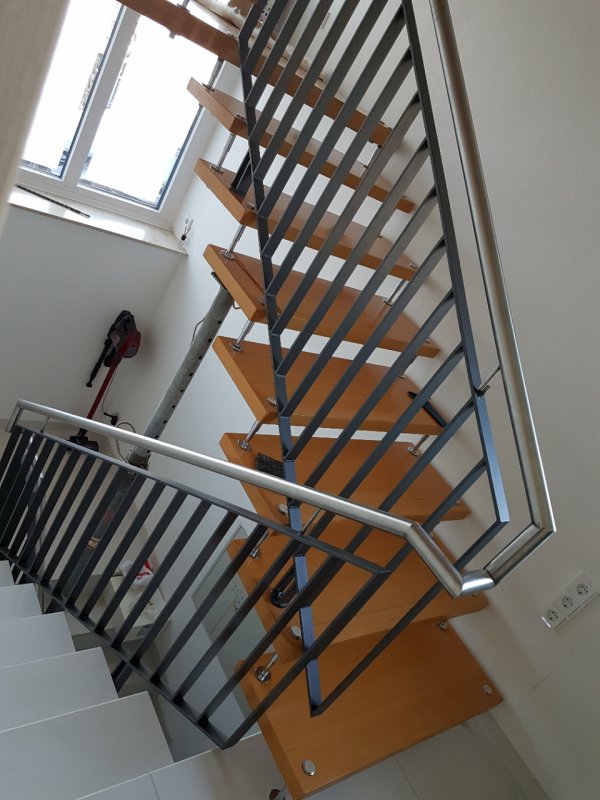 BAU.DE / BAU-Forum: 3. Bild zu Antwort "Tragsystem" auf die Frage "Freitragende Bolzentreppe ausrichten: Ursachen, Absenkung beheben & Anleitung" im BAU-Forum "Treppen, Rampen, Leitern"