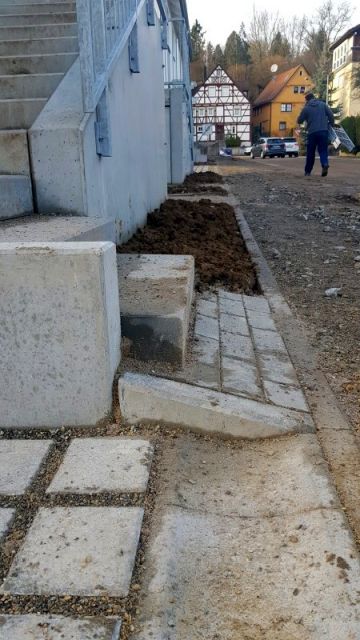 BAU.DE / BAU-Forum: 1. Bild zu Frage "Steigung Au&szlig;entreppe zu steil?" im BAU-Forum "Treppen, Rampen, Leitern"