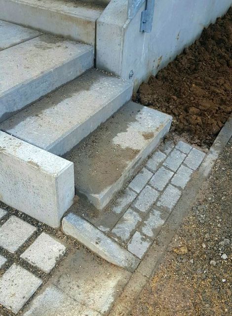 BAU.DE / BAU-Forum: 2. Bild zu Frage "Steigung Au&szlig;entreppe zu steil?" im BAU-Forum "Treppen, Rampen, Leitern"