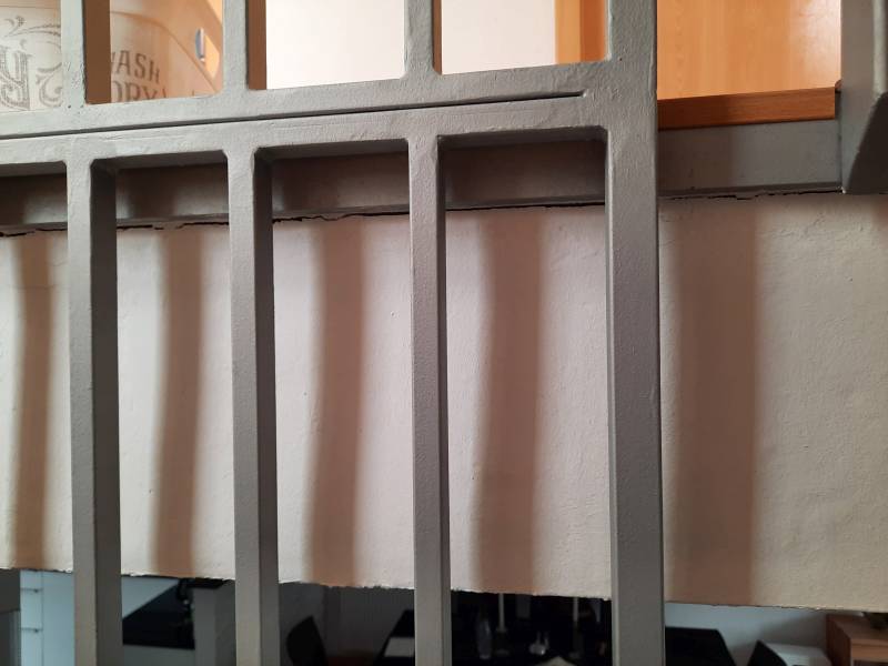 BAU.DE / BAU-Forum: 2. Bild zu Frage "Riss/L&uuml;cke an Decke am Treppenauge: Ursachen, Sofortma&szlig;nahmen & Expertenrat?" im BAU-Forum "Treppen, Rampen, Leitern"