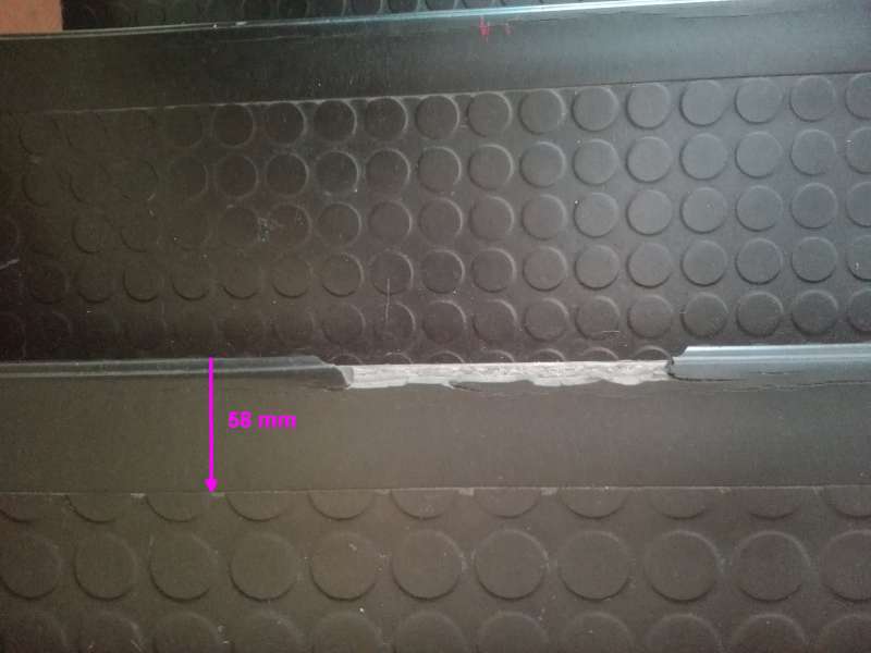 BAU.DE / BAU-Forum: 4. Bild zu Frage "Treppenkanten-Reparatur: PVC-Noppenboden l&ouml;sen oder nur besch&auml;digtes Profil ersetzen? Kosten & Risiken" im BAU-Forum "Treppen, Rampen, Leitern"