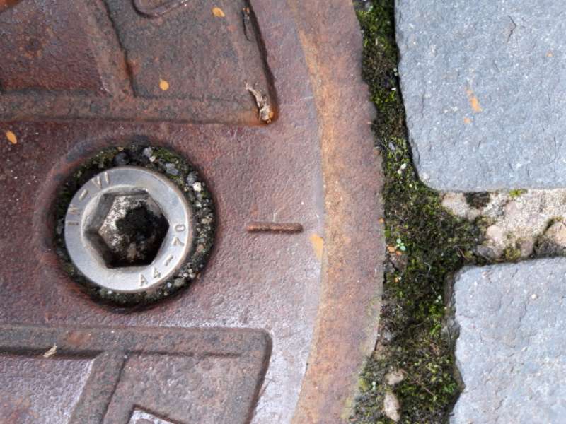 BAU.DE / BAU-Forum: 2. Bild zu Frage "Regenwasserfilter Abdeckung &ouml;ffnen: Anleitung, Tipps & Tricks zur Reinigung?" im BAU-Forum "Wassersparen / Regenwassernutzung"