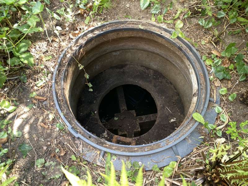 BAU.DE / BAU-Forum: 1. Bild zu Frage "Kl&auml;rgrube zur Zisterne umbauen: Kosten, Aufwand & Genehmigungen f&uuml;r Regenwassernutzung?" im BAU-Forum "Wassersparen / Regenwassernutzung"