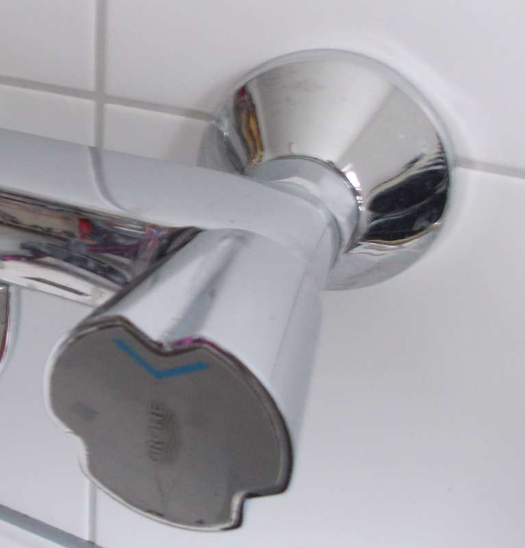 BAU.DE / BAU-Forum: 2. Bild zu Frage "Grohe Hahn Drehgriff entfernen: Madenschraube gelöst, Griff sitzt fest – Was tun?" im BAU-Forum "Wer hat Erfahrung mit" BAU.DE / BAU-Forum: 2. Bild zu Frage "Grohe Hahn Drehgriff entfernen: Madenschraube gelöst, Griff sitzt fest – Was tun?" im BAU-Forum "Wer hat Erfahrung mit"