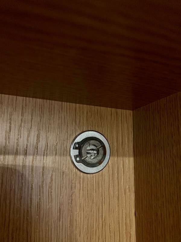 BAU.DE / BAU-Forum: 1. Bild zu Frage "Spezielle Schraube l&ouml;sen: Welches Werkzeug brauche ich f&uuml;r unbekannten Schraubenkopf?" im BAU-Forum "Das richtige Werkzeug"