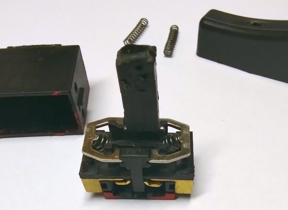 BAU.DE / BAU-Forum: 1. Bild zu Antwort "Ein-/Aus-Schalter Reparatur: Bilder zur Funktion &ndash; Selbsterkl&auml;rend!" auf die Frage "Schlagbohrmaschine Ein-/Aus-Schalter defekt: Ursachen, Reparatur & Fehlersuche?" im BAU-Forum "Das richtige Werkzeug"