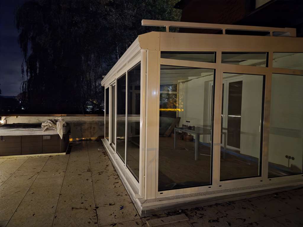 BAU.DE / BAU-Forum: 1. Bild zu Frage "Schüco Wintergarten richtig abdichten - Undichtigkeiten bei Fenstern und Dachanschluss" im BAU-Forum "Wintergarten"