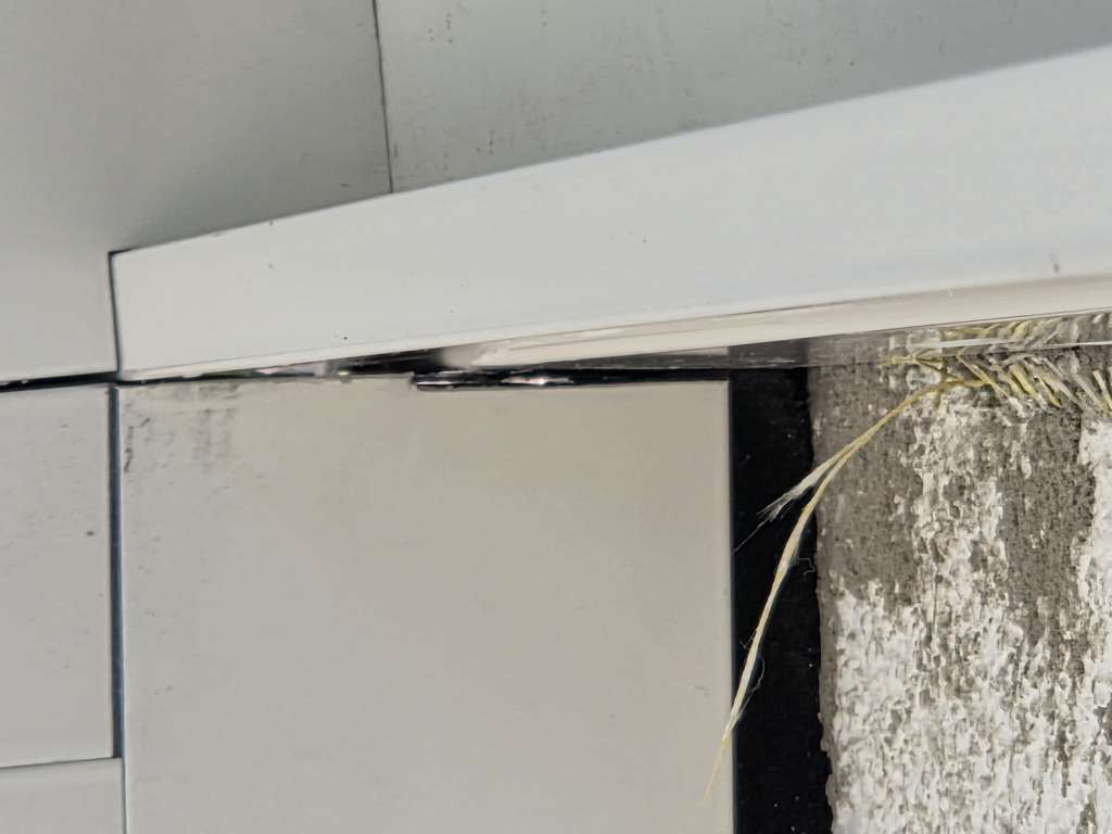 BAU.DE / BAU-Forum: 3. Bild zu Frage "Schüco Wintergarten richtig abdichten - Undichtigkeiten bei Fenstern und Dachanschluss" im BAU-Forum "Wintergarten"