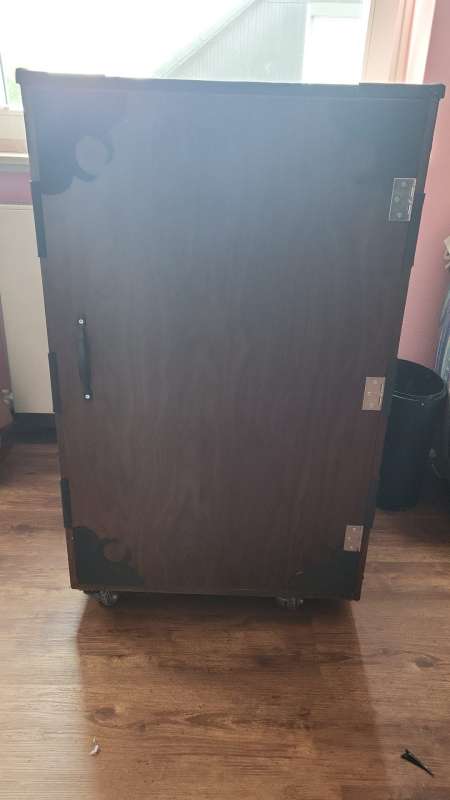 BAU.DE / BAU-Forum: 1. Bild zu Frage "Holzkiste leichter machen: Gewicht reduzieren für Kostüm – Tipps & Tricks?" im BAU-Forum "Wohnen und Einrichten" BAU.DE / BAU-Forum: 1. Bild zu Frage "Holzkiste leichter machen: Gewicht reduzieren für Kostüm – Tipps & Tricks?" im BAU-Forum "Wohnen und Einrichten"