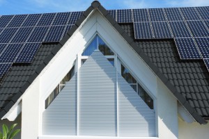 Schrägrollladen: Die smarte Lösung für Fenster mit Winkel Schrägrollladen: Die smarte Lösung für Fenster mit Winkel