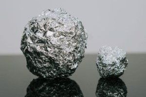 Eine Aluminiumlegierung ist eine Mischung aus Aluminium und anderen Metallen oder Elementen wie Kupfer, Zink, Magnesium oder Silizium.