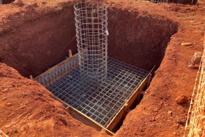 Die Basis bezieht sich auf den Grund, das Fundament oder die Grundlage einer Sache, eines Systems oder einer Theorie.