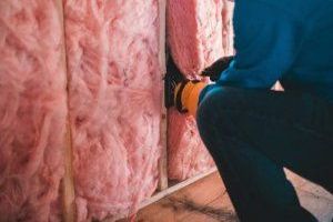 Dämmtechnologie umfasst verschiedene Verfahren, Materialien und Techniken zur Isolierung von Gebäuden und Anlagen.