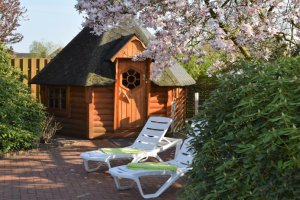 Wellness im eigenen Garten: Was bei der Planung einer Gartensauna wichtig ist - Bild: Jenny Friedrichs / Pixabay