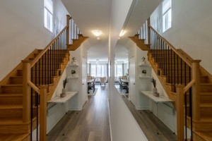 Eine Holztreppe ist eine Treppe, bei der die Stufen und oft auch die Geländer aus Holz gefertigt sind.