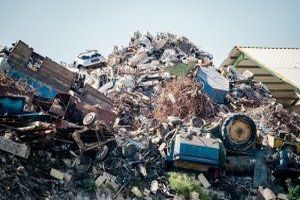 Müll bezeichnet allgemein Abfälle, die nicht mehr benötigt werden und entsorgt werden müssen.