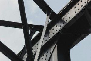 Die Nutzungsdauer bezieht sich auf den Zeitraum, während dem ein Gerät, eine Anlage, ein System oder ein Produkt effektiv und wirtschaftlich genutzt werden kann, bevor es ersetzt oder grundlegend überholt werden muss.