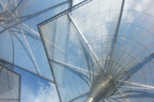 Plexiglasscheibe als Glasersatz: Einsatzbereiche, Vorteile und Verarbeitungstipps - Bild: Christopher Amend / Pixabay