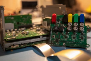 Ein Speisetrenner ist ein elektronisches Gerät, das in der industriellen Automatisierung eingesetzt wird, um elektrische Signale galvanisch zu trennen.