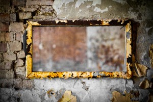 Spiegel im Flur - Gestaltungselement mit Wirkung - Bild: Denny Müller / Unsplash Spiegel im Flur - Gestaltungselement mit Wirkung - Bild: Denny Müller / Unsplash