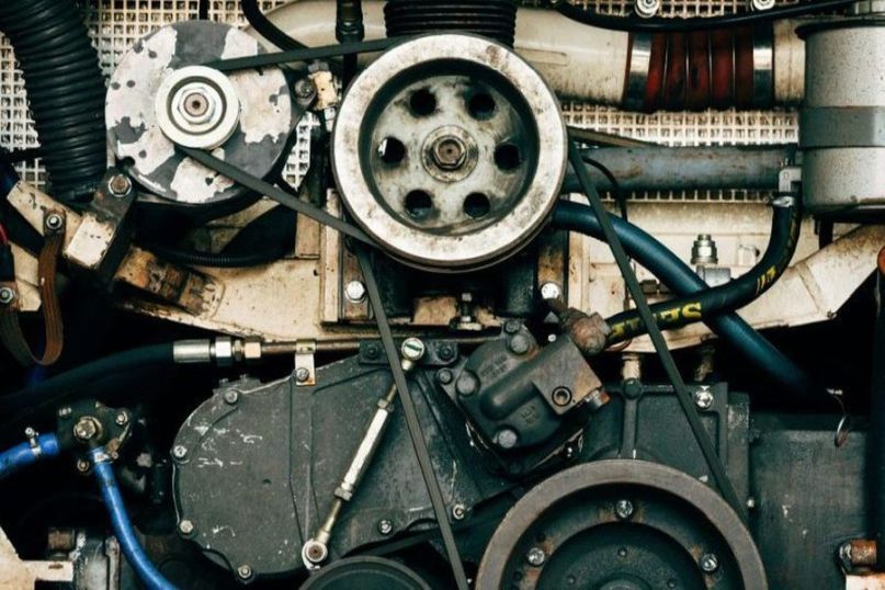 Aggregat bezieht sich auf eine Vorrichtung oder Maschine, die aus mehreren Einzelteilen besteht und zur Erzeugung von Energie oder anderen Prozessen verwendet wird.