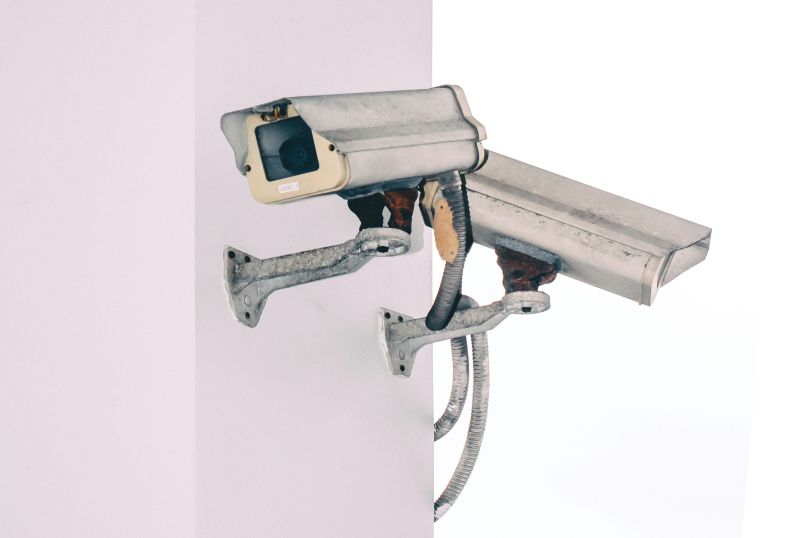 Eine Analyse bezieht sich auf die Untersuchung, Bewertung oder Auswertung von Daten, Informationen oder Materialien, um Muster, Zusammenhänge oder Erkenntnisse zu identifizieren.