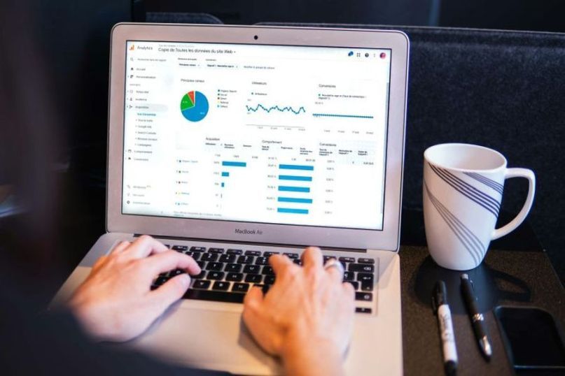 Eine App, kurz für Anwendung, ist eine Software oder ein Computerprogramm, das speziell für mobile Geräte wie Smartphones, Tablets oder andere tragbare elektronische Geräte entwickelt wurde. Eine App, kurz für Anwendung, ist eine Software oder ein Computerprogramm, das speziell für mobile Geräte wie Smartphones, Tablets oder andere tragbare elektronische Geräte entwickelt wurde.