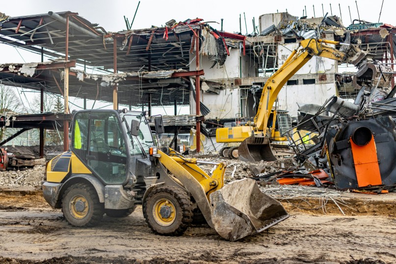 Ein Abbruchunternehmen ist spezialisiert auf professionelle Abbruch- und Abrissarbeiten. Ein Abbruchunternehmen ist spezialisiert auf professionelle Abbruch- und Abrissarbeiten.