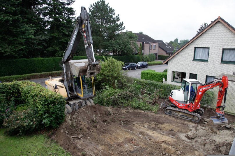 Ein Anbauger&auml;t ist ein zus&auml;tzliches Arbeitswerkzeug, das an Baumaschinen wie Minibaggern oder Baggern angebracht wird, um deren Funktionalit&auml;t zu erweitern.