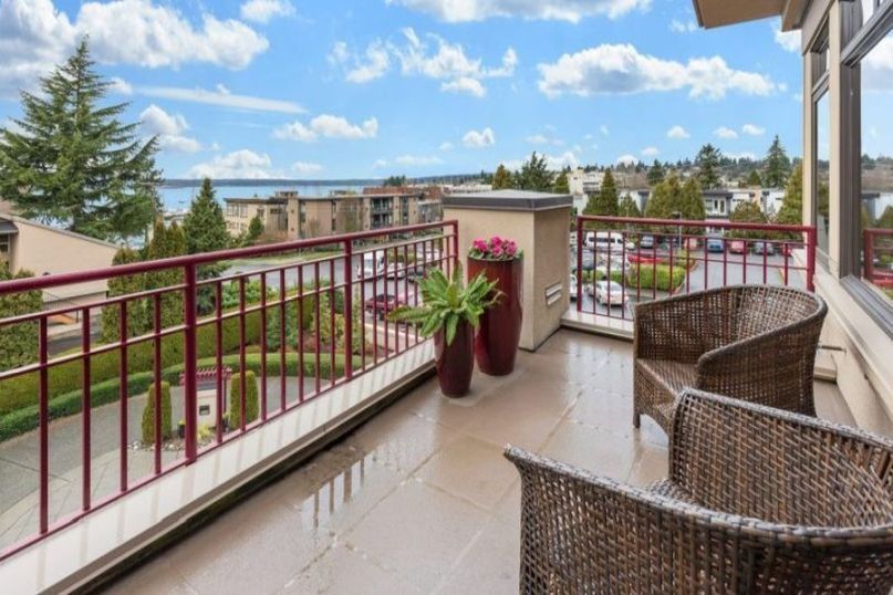 Balkongeländer bezeichnet eine Absperrung oder Umrandung, die den Balkon begrenzt und als Geländer, Balkonbrüstung, Balkonabsperrung, Balkonumrandung oder Balkonkante bezeichnet wird.