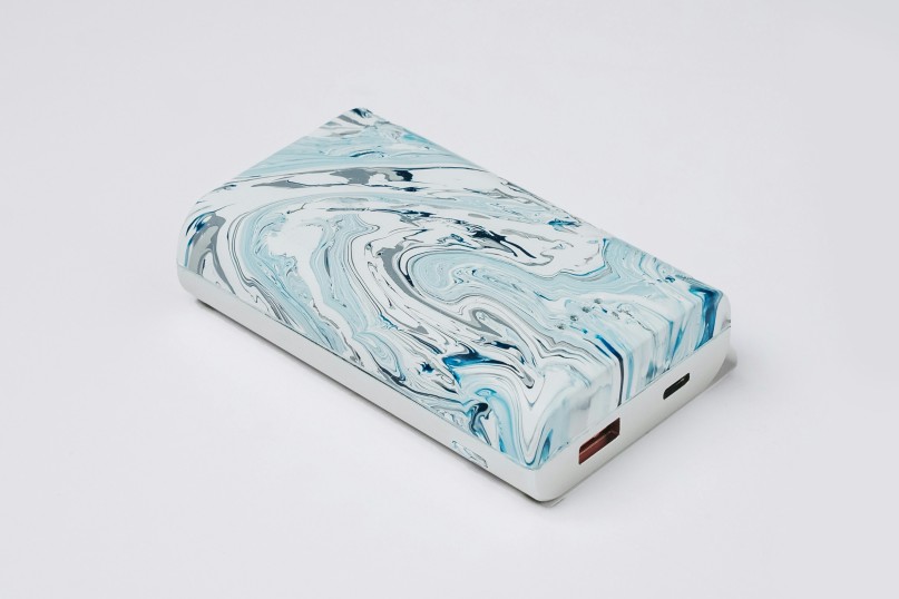 Ein Batteriespeicher ist ein Gerät oder System, das elektrische Energie in chemischer Form speichert und bei Bedarf wieder abgibt.