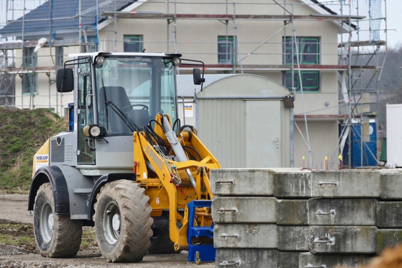 Baustellenlogistik bezeichnet die Planung, Steuerung und Organisation aller logistischen Abläufe auf einer Baustelle, einschließlich Materialanlieferung, Maschinenverfügbarkeit, Personalkoordination und Lagerung. Baustellenlogistik bezeichnet die Planung, Steuerung und Organisation aller logistischen Abläufe auf einer Baustelle, einschließlich Materialanlieferung, Maschinenverfügbarkeit, Personalkoordination und Lagerung.