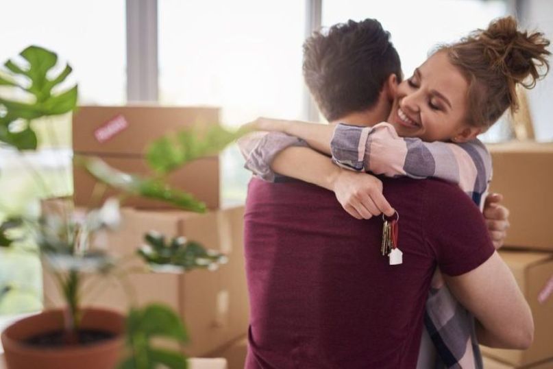 Das Besteller-Prinzip ist ein rechtliches Konzept im Immobilienbereich, bei dem die Kosten für die Maklerdienstleistungen vom Auftraggeber, also dem Immobilienkäufer oder -vermieter, getragen werden.