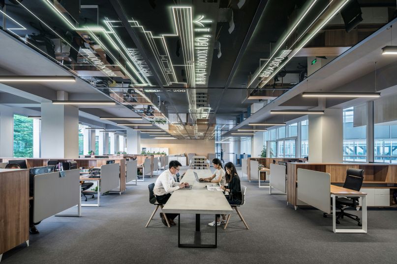 Ein Büroraum ist ein Raum, der hauptsächlich als Arbeitsplatz oder Arbeitszimmer genutzt wird.