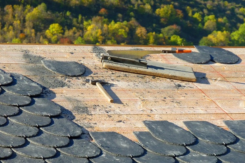 Erfahrene Dachdecker bringen jahrelange Erfahrung und spezialisierte Kenntnisse mit, die für sichere und qualitativ hochwertige Dacharbeiten unerlässlich sind.