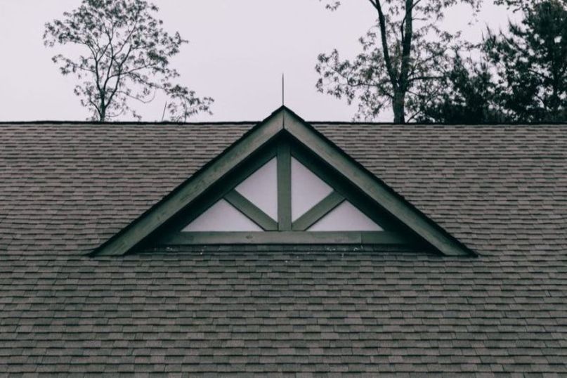 Eine Dachlösung bezeichnet ein ganzheitliches Konzept für die Gestaltung und technische Ausführung eines Daches, das verschiedene Aspekte wie Funktionalität, Ästhetik, Energieeffizienz und Nachhaltigkeit vereint. Eine Dachlösung bezeichnet ein ganzheitliches Konzept für die Gestaltung und technische Ausführung eines Daches, das verschiedene Aspekte wie Funktionalität, Ästhetik, Energieeffizienz und Nachhaltigkeit vereint.
