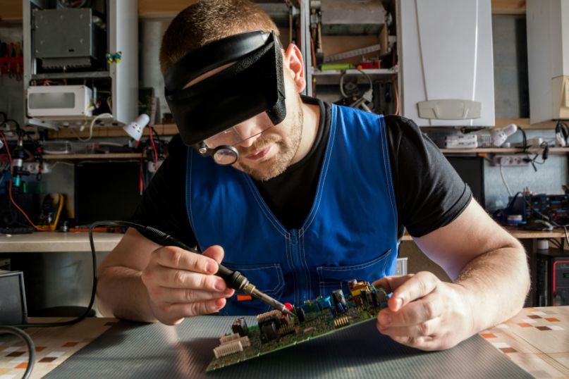 Die Elektrotechnik ist ein technischer Fachbereich, der sich mit der Erzeugung, Übertragung, Verteilung und Nutzung von elektrischer Energie befasst. Die Elektrotechnik ist ein technischer Fachbereich, der sich mit der Erzeugung, Übertragung, Verteilung und Nutzung von elektrischer Energie befasst.