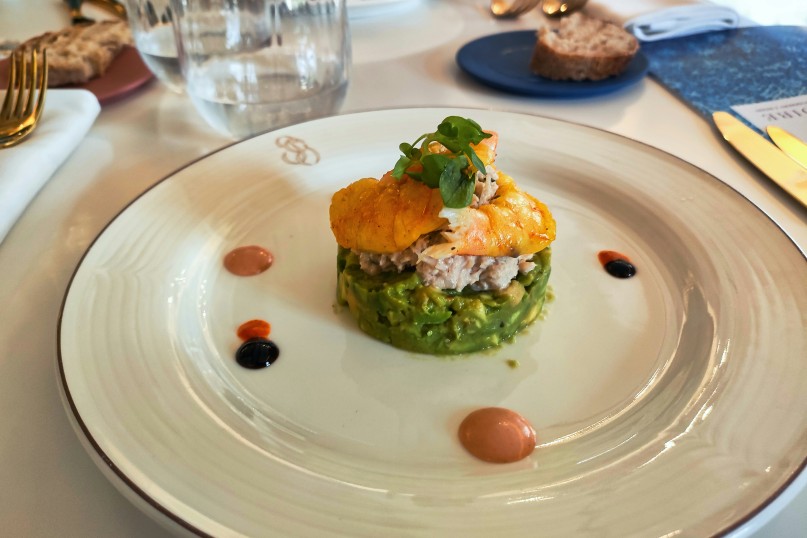 Gastro ist eine informelle Abkürzung für die Gastronomie, die sich auf die Branche des Hotel- und Gaststättengewerbes bezieht. Gastro ist eine informelle Abkürzung für die Gastronomie, die sich auf die Branche des Hotel- und Gaststättengewerbes bezieht.