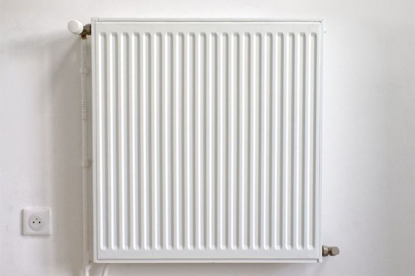 Ein Radiator ist ein Heizkörper, der durch Wärmeabgabe den Raum erwärmt.