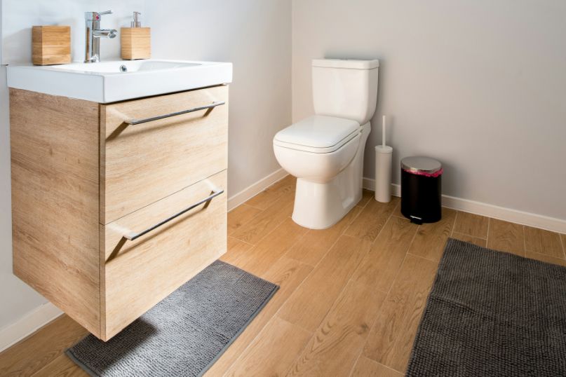 Holzoptik bezieht sich auf das Aussehen oder die Nachbildung von Holz auf Materialien, die tatsächlich kein Holz sind.